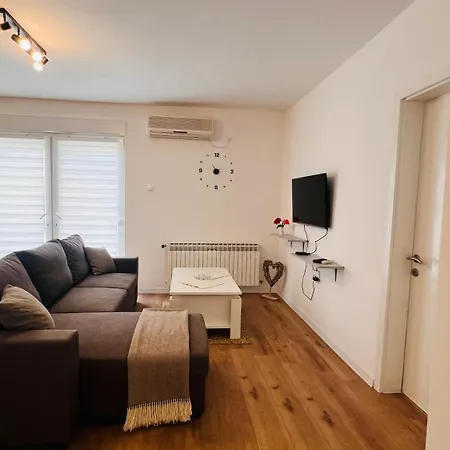 Apartman Neda Vinkovci Exterior photo